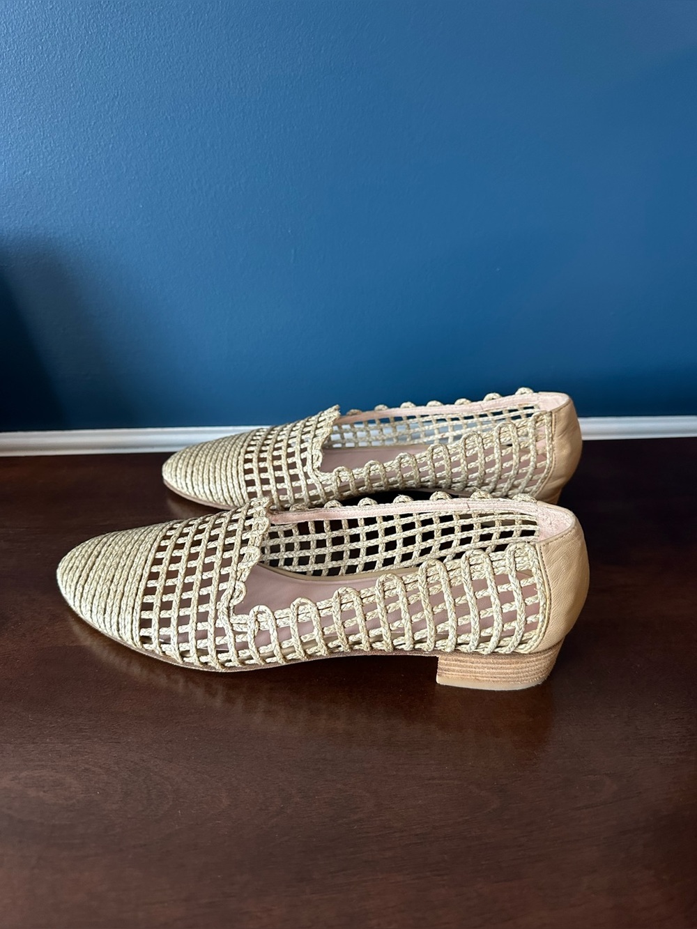 Stuart Weitzman Woven Raffia Straw Flats Size 8.5N